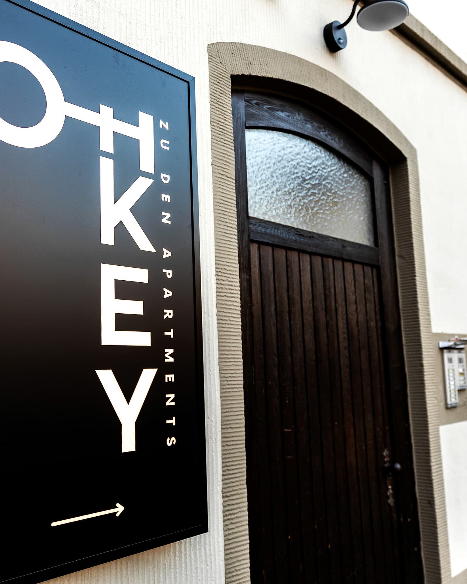 Oh-Key Petersgasse — Eingangsschild